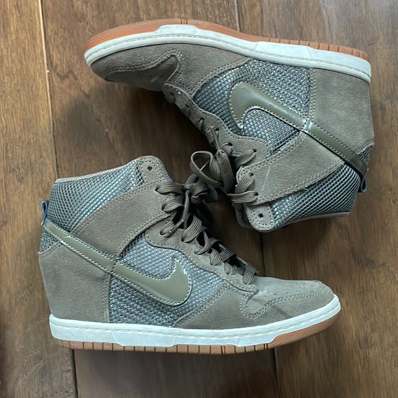 Nike Women’s Dunk Sky Hi Mesh Shoes - Picture 2 of 11